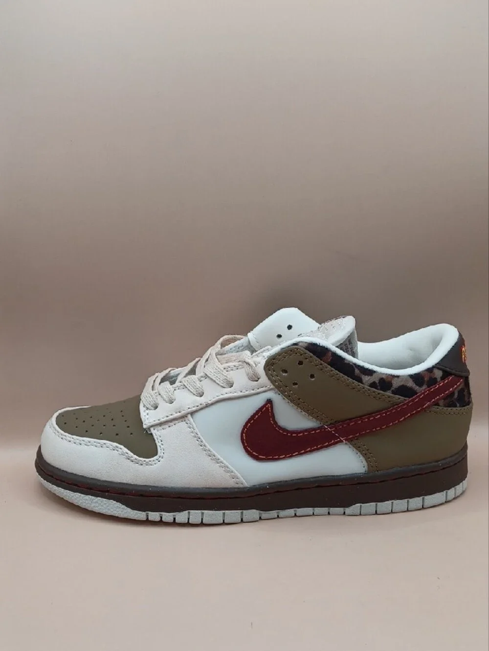 New Nike Womens Dunk Low Sneaker-Khaki Team Red Leopard Size 7.5 US